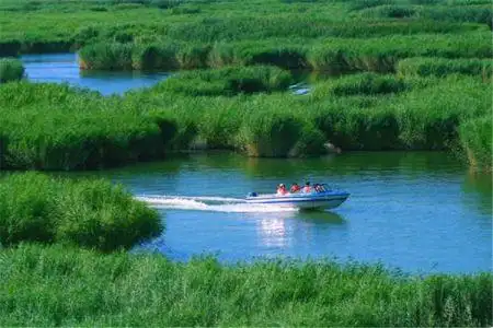 博斯腾湖旅游团报名价格表_博斯腾湖当地旅游团报价_2023博斯腾湖纯玩