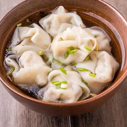 三鲜小馄饨,凉拌菠菜,煳辣土鸡爪,蚝油菌菇的做法