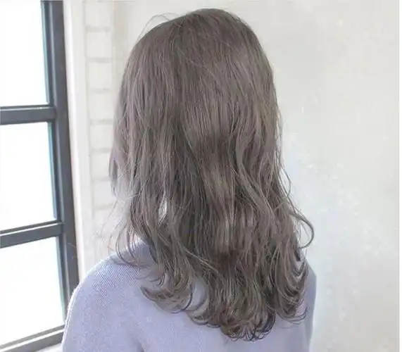 适合夏季的发色染发参考~浅色清透的青木亚麻灰