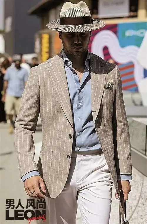 初秋时髦大叔的选择条纹西装