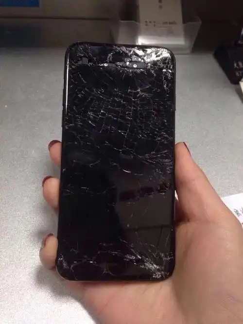 苹果7碎成这样了换屏幕总成语言多少钱