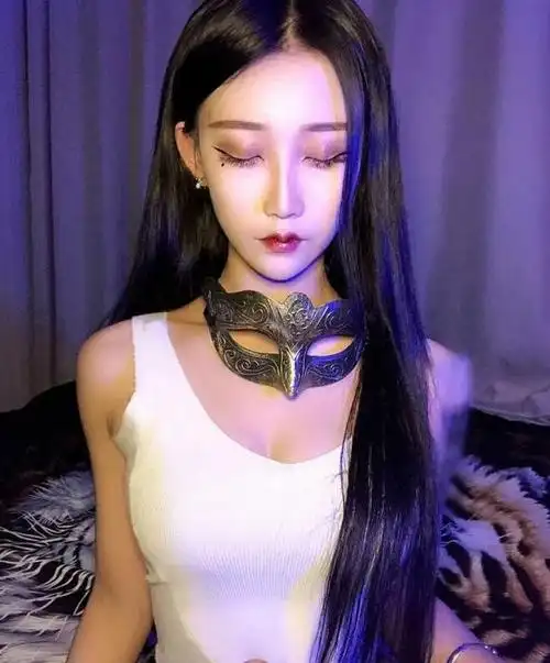 女主播直播喊榜一大哥老公,当场被男友暴打,网友全程录像|网红|短视频