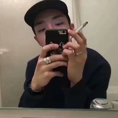 超拽男生手机遮脸头像图片 - 男生头像 - 潮人个性网