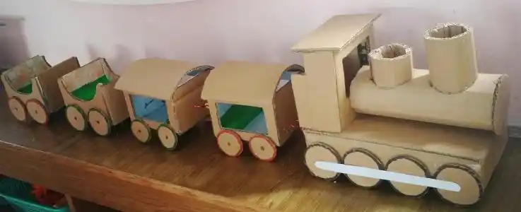 "纸盒火车"小游戏,锻炼宝宝身体协调能力