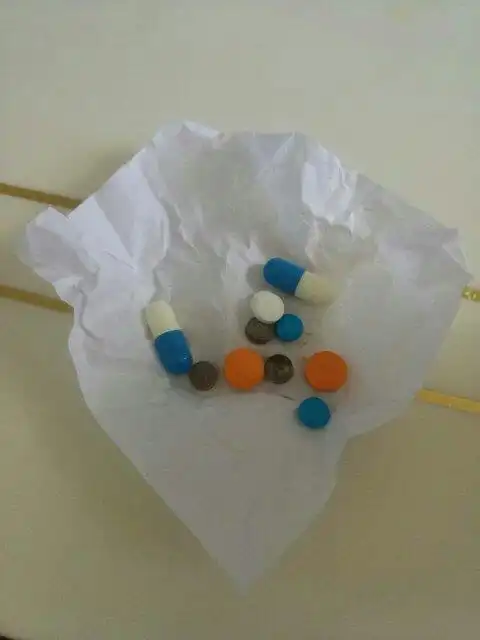 有没有医生 这是小诊所开的感冒药但是医生不告诉我是什么药,有没有懂