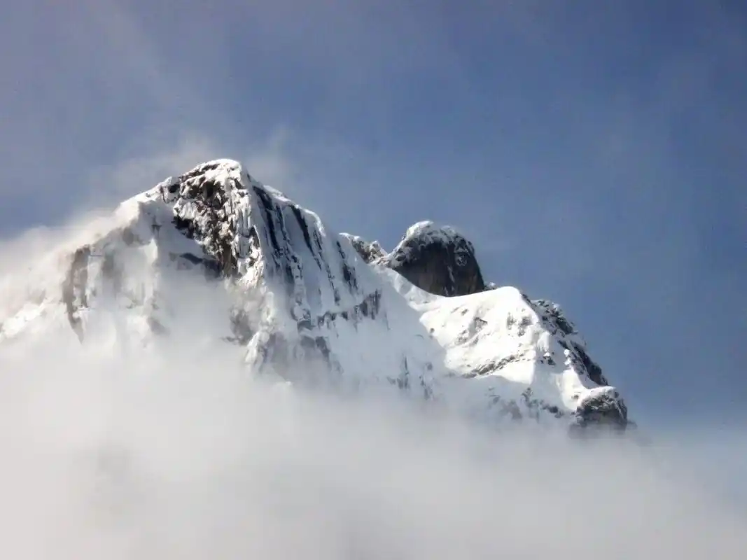 地球上有14座海拔高度超过8000米的独立山峰(the 14 eight-thousand