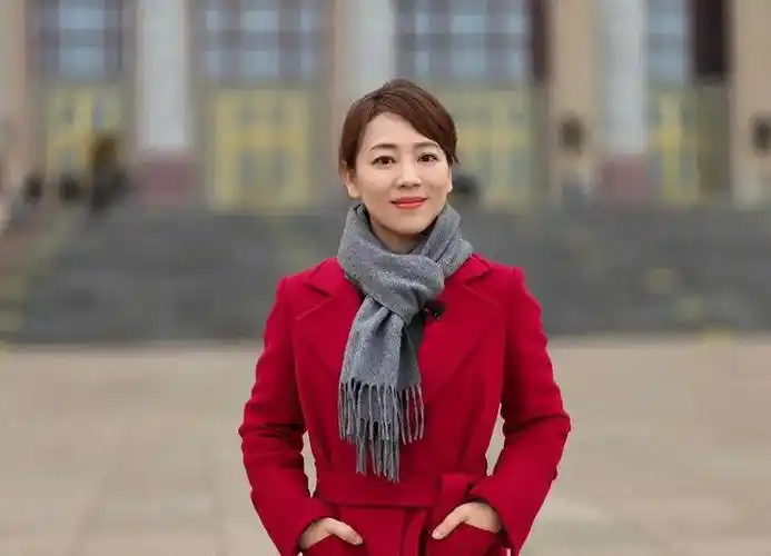 劳春燕前段时间连续值了28天出镜主持班尽享9天年休假后返岗