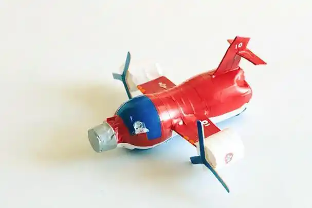 儿童废品做手工矿泉水瓶废物利用手工制作飞机步骤图解