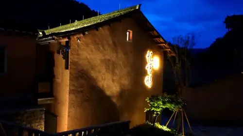 民宿夜色灯光拍摄于21年5月12日江西上饶望仙谷