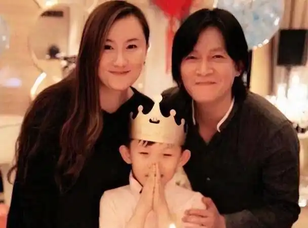 回顾演员杨志刚:娶小师妹张静,钱交妻子管,如今他过得怎么样?