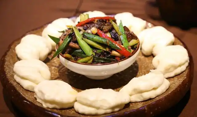 胖老汉回锅牛肉夹饼牛肉又酥又香还可以加饼7成客人都点它