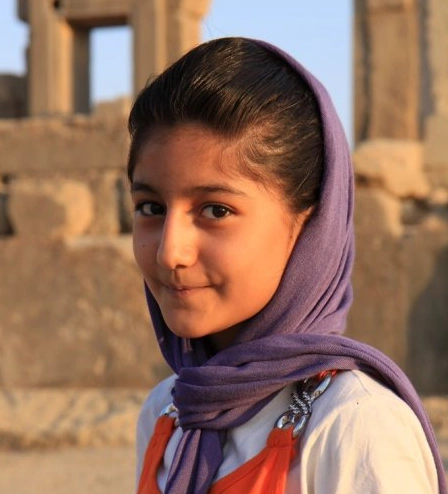 伊朗校服:头巾下的美丽青春