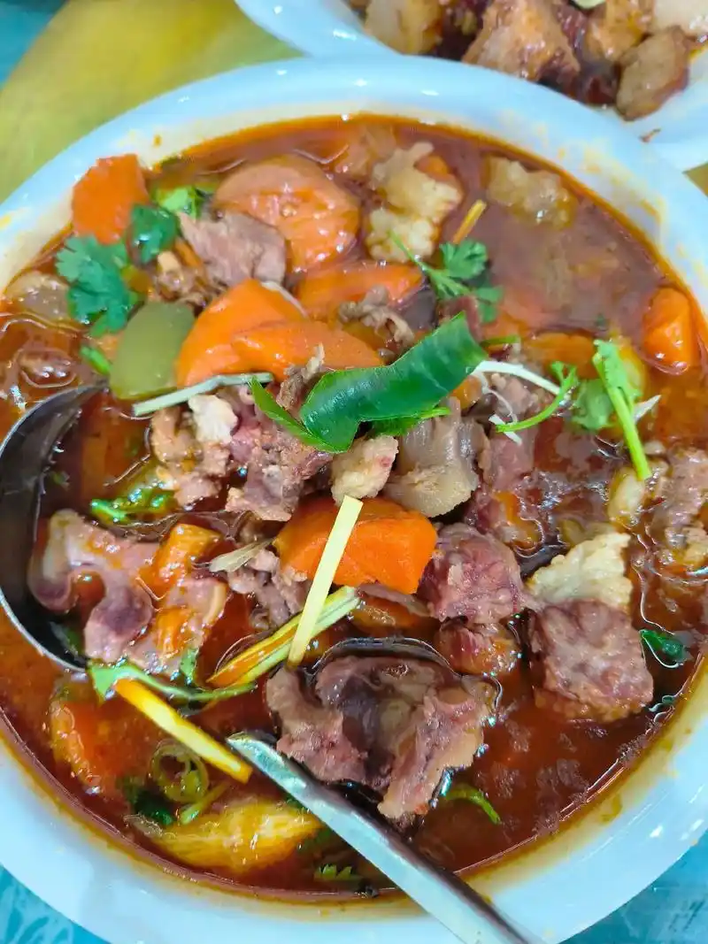 热气腾腾的萝卜炖牛杂第 - 抖音
