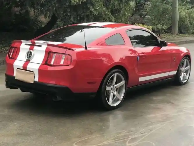 12款福特野马-蝰蛇外观/红色红内/3.7t/多功能方向盘