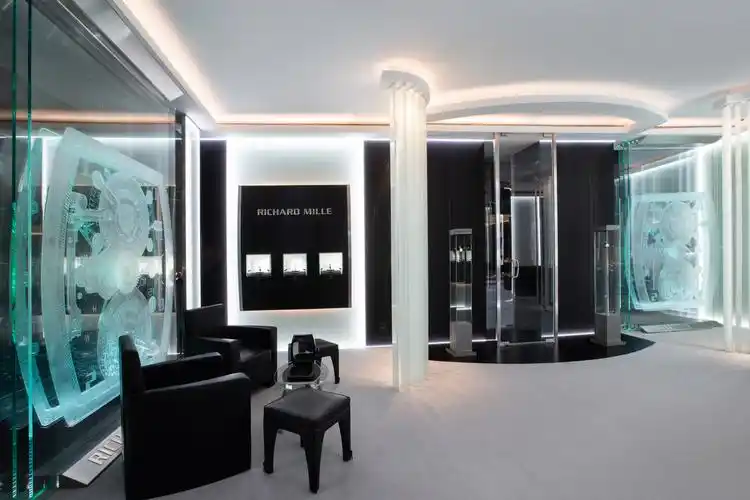 钟表维修乱象频现,也许国内专卖店才是购表正解