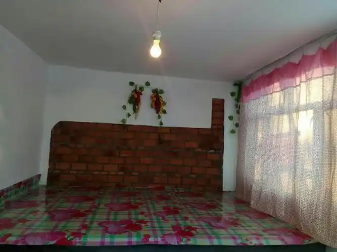 农味厚厚的彩艳,北方热烘烘的火墙是舒展舞步的宽敞和亮堂