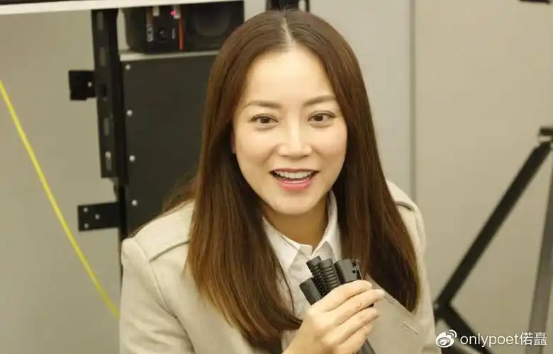 霍汶希唯一承认过的男友就是贺丹青,两人在一起时是人人羡慕的情侣