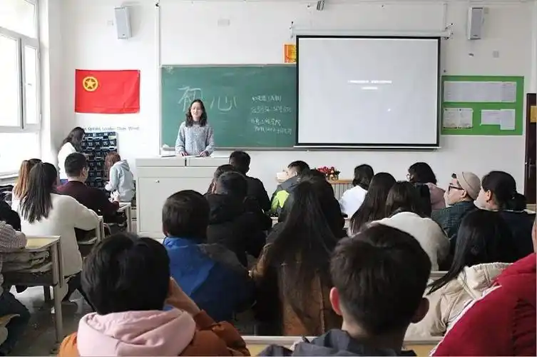 全区高校团组织集中开展以"初心"为主题的团日活动