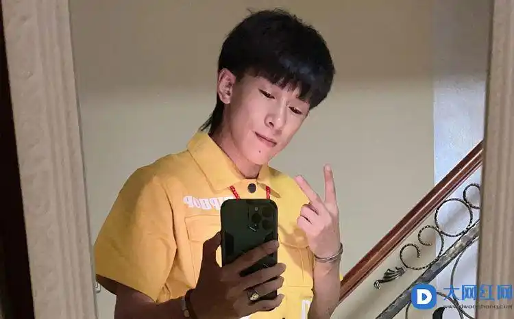 抖音小超越直播间在哪里-小超越个人资料简介-鹿先生