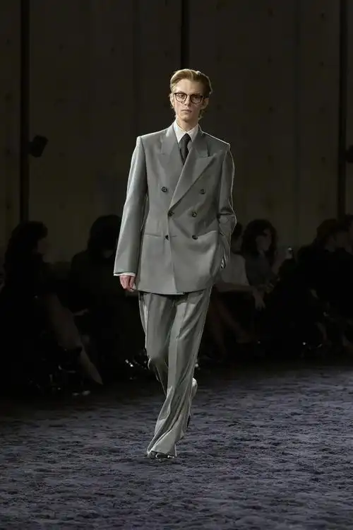 saint laurent圣罗兰 2024冬季男装系列_腾讯新闻