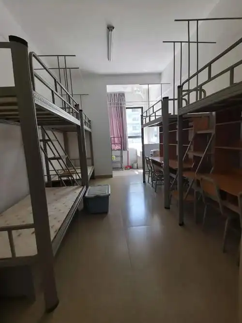 这些都是我们学校六人间宿舍哦,环境非常好,还宽敞#招生简章  - 抖音