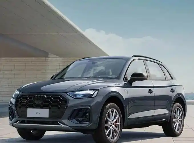 新款q5l通常具有标志性的六边形进气格栅,矩阵式led大灯组,车身线条