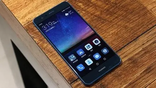 今年上半年所发布的华为双面玻璃手机,现在官方售价已降至1599元