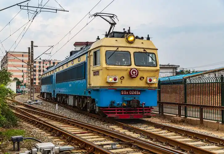 宝成铁路的韶山4g型电力机车