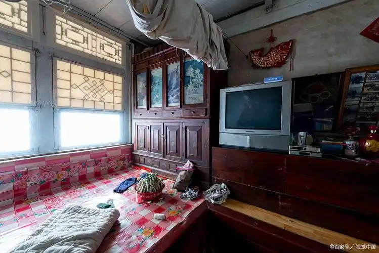 那些年那些事32 小时侯过年唯一记得的农村里的娱乐活动就是抹(ma一声