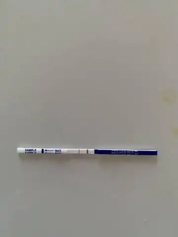 例假迟两天,早早孕测出来两条杠,一深一浅,是怀上了吗?