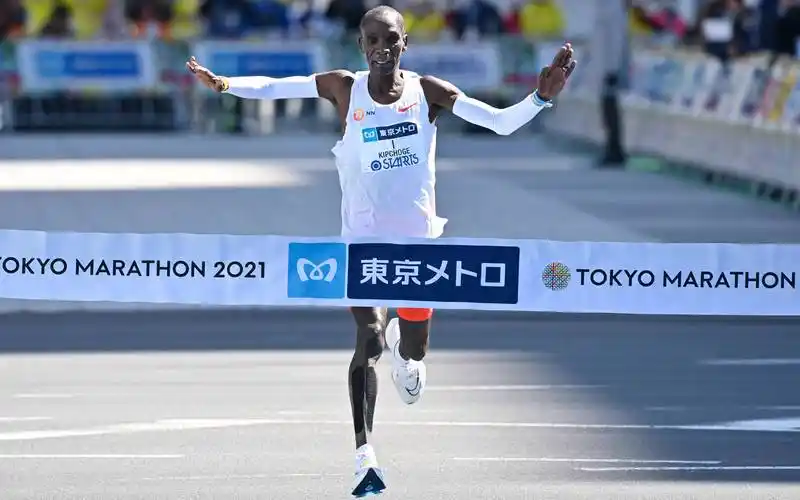 东京马拉松破纪录夺冠基普乔格要拿满六大满贯