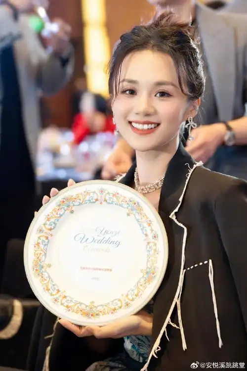 安悦溪超话#翻开秋日终章#是收获的好时节,也是安跳跳@安悦溪和"柚子"