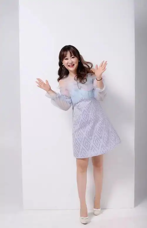 主持人第一次主持是在幼儿园大班girlbeautiful第一次主持《1024汽车