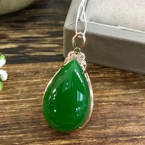 情人节新款天然和田碧玉水滴吊坠镶18k金吊坠菠菜绿碧玉挂件送妈