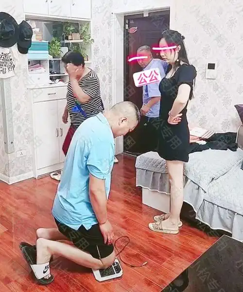 男子犯错被老婆罚跪键盘,求助爸妈反被教育:你媳妇都是为你好