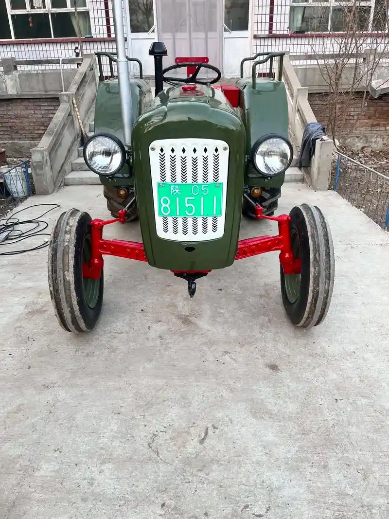 1980年的丰收35拖拉机 - 抖音