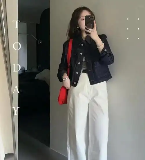 春天"白色阔腿裤"正流行,搭配这3件短上衣,时髦高级,特洋气