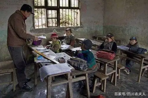 农村学校老师"万金油"实属无奈,乡村振兴人才是关键