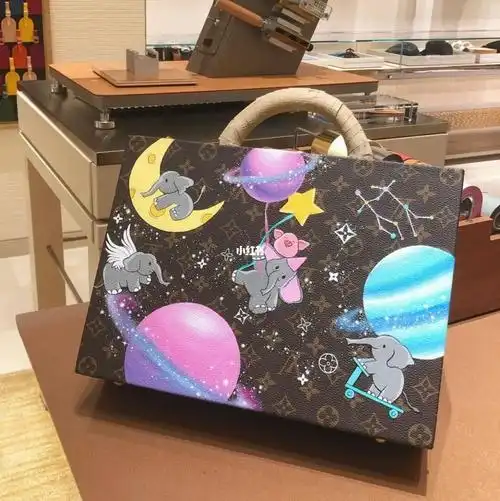 大象遨游宇宙太空的lv手提箱太萌了9804
