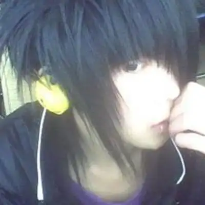 杀马特,别看他们打扮奇特,他们是非常讲兄弟义气的,就像"谁欺负冷少了