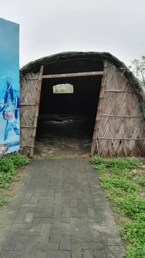 像这种草棚俺小时候居住过.