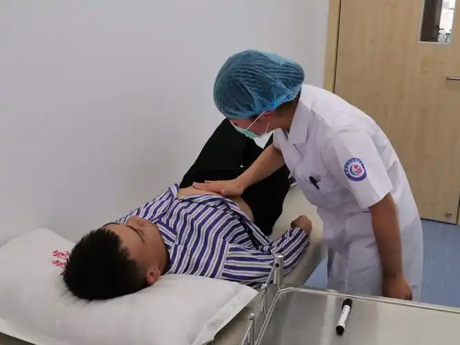 为了做好肝脏触诊,我在扮演患者的同学身上进行了多少次按触,要用恰恰