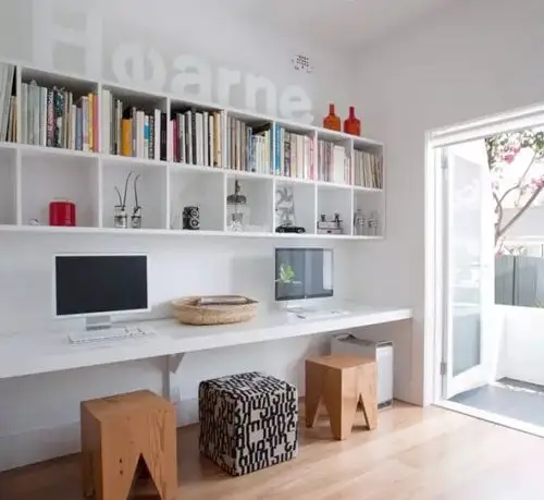 卧室角落书架书桌设计 运用搁板书架营造卧室工作区