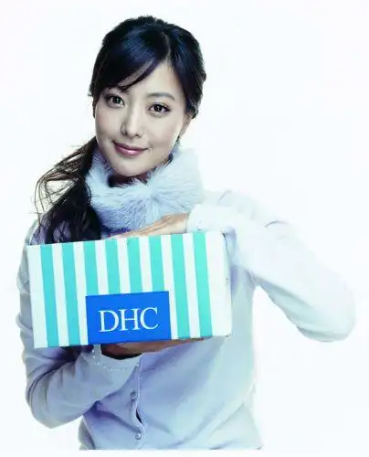 图文:韩国美女金喜善一袭粉红色大衣做代言-(3)