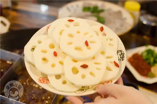 作为每顿火锅都离不开藕片的妹纸,即使吃藕越来越丑也要坚持打卡!