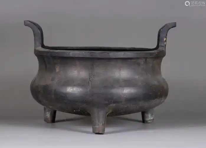 清代双耳三足大铜香炉