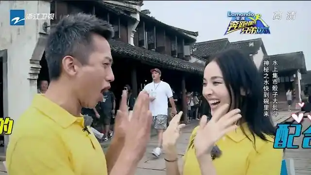 奔跑吧邓超古力娜扎玩骰子默契十足神秘盒子里装的究竟是什么