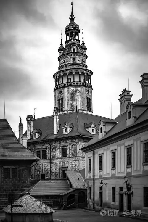 捷克共和国塞斯基克鲁姆洛夫城堡的黑白图像
