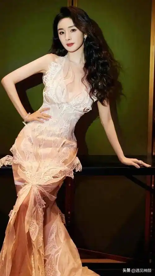 杨幂的s型身材你喜欢么_明星_自律_少女