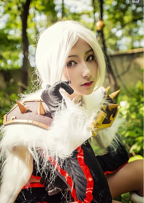 王者荣耀钟无艳cosplay,身心沉浸于自然,这是人生的假期